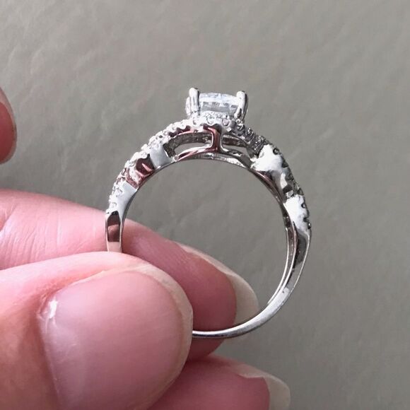 Charmed Aroma | Size 8 Ring - Picture 4 of 5